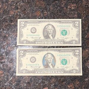 Two uncirculated $2 bills are being offered with sequential serial numbers.